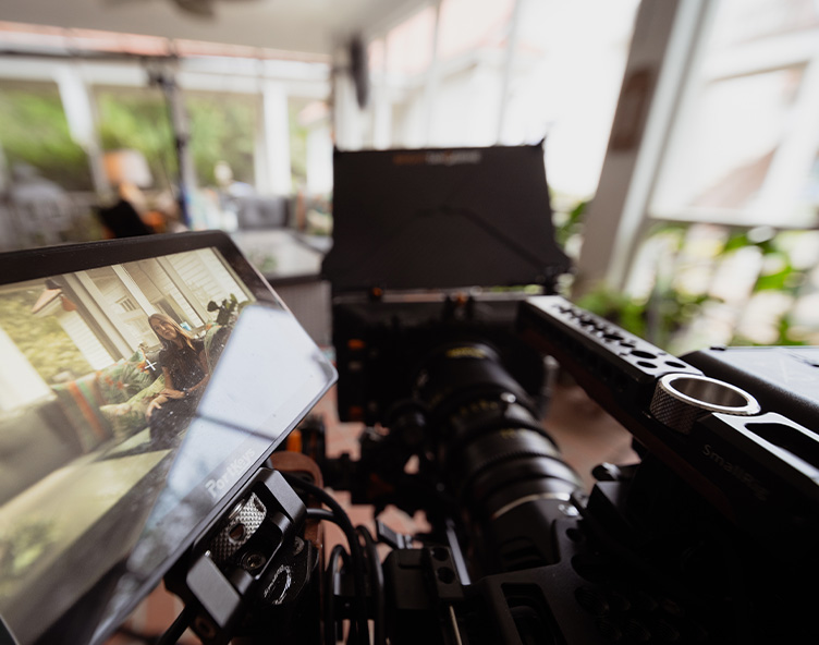 photoshoot in a screened in porch
