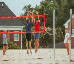 intramural-sports-students-playing-volleyball